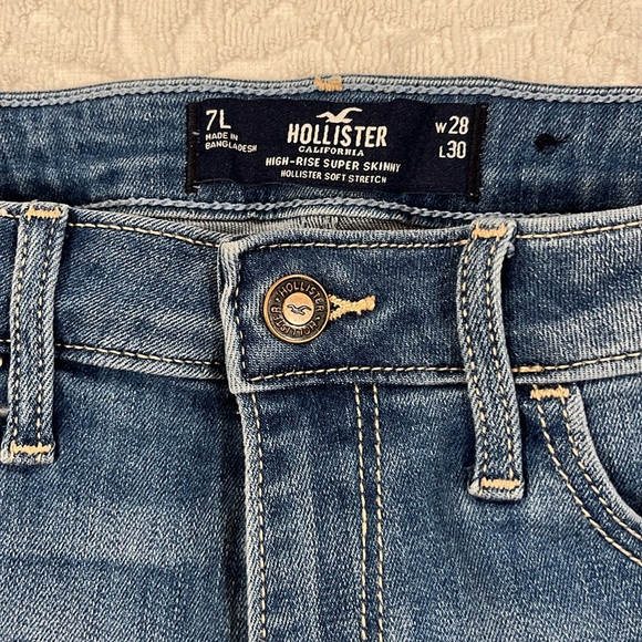 Hollister jeans! - Picture 2 of 4